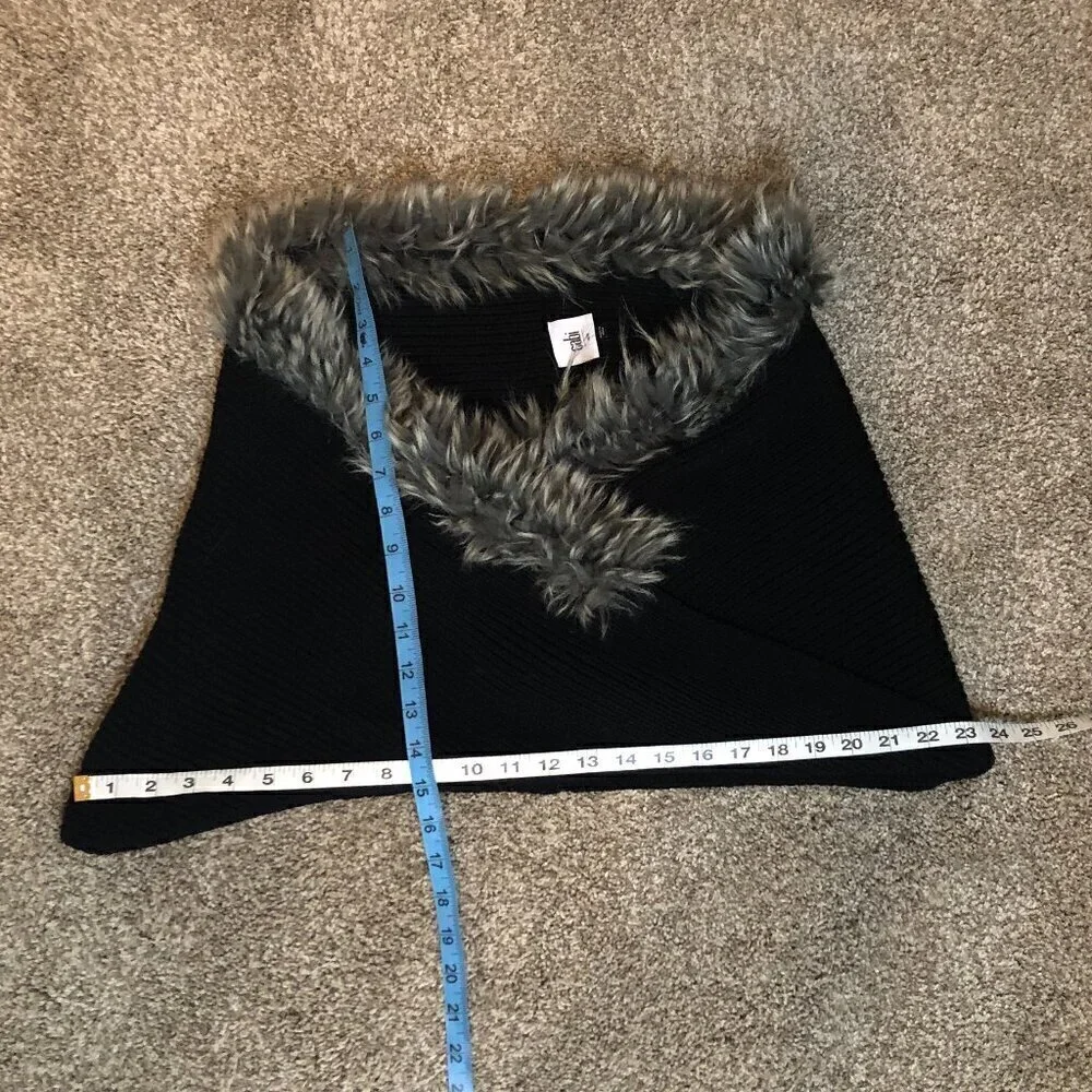 CAbi Infinity Scarf Women's Size O/S Black Gray Faux Fur Trim Twist